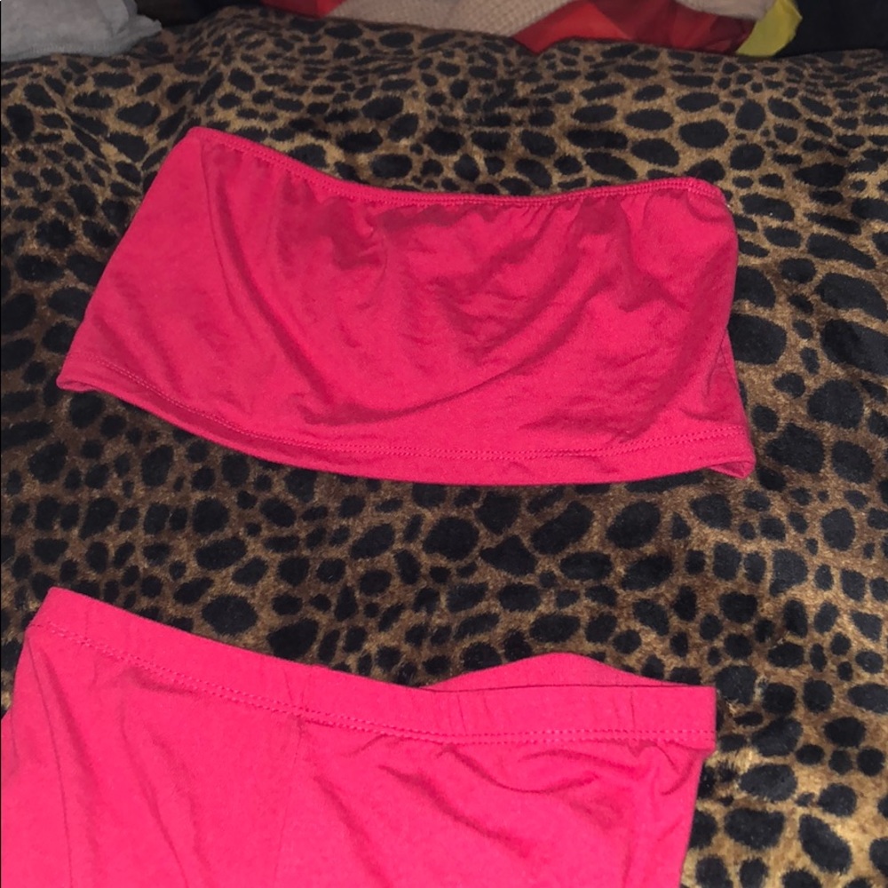 Hot Pink 2 piece 👅